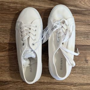Old Navy women’s tennis shoes sneakers size 6